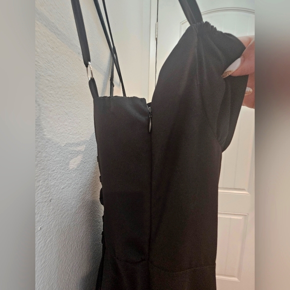 Elegant Black Midi Dress - Picture 7 of 8